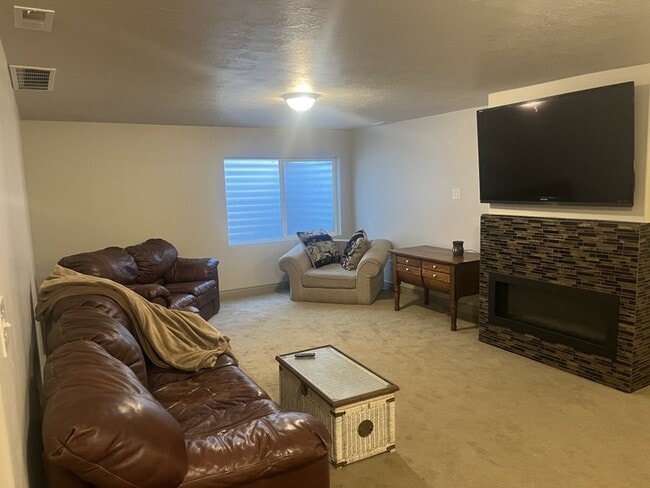 Photo - 638 Koins Way