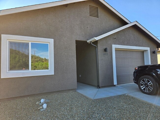 Building Photo - 1812 N Rose Quartz Dr Rental