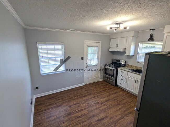 Photo - 901 Elmira Ave