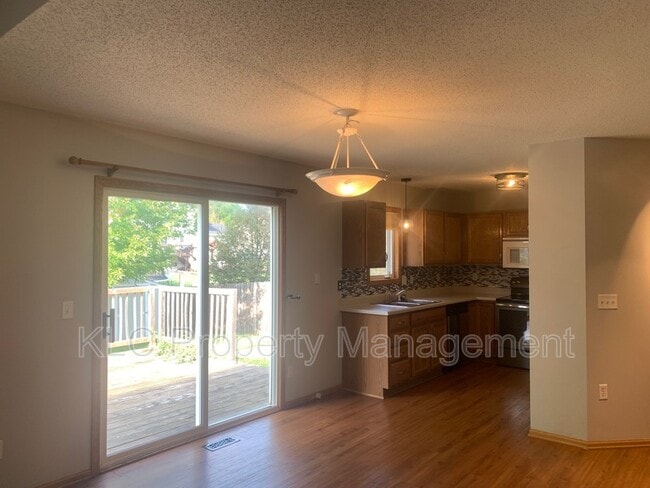 Photo - 402 SE Orchid St