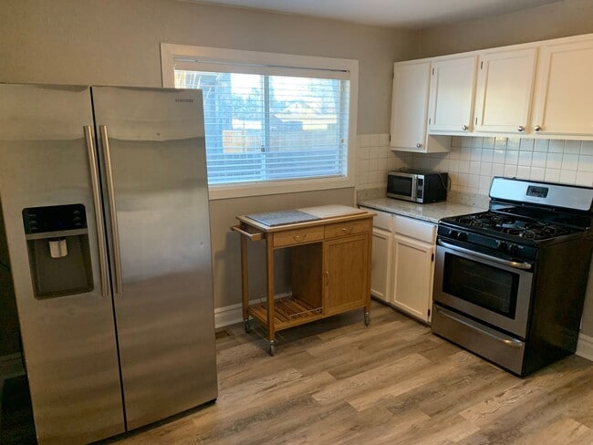 Building Photo - Spacious 4-Bedroom Home in Berkeley – Grea...