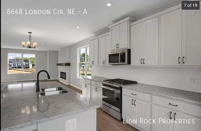 Photo - 8648 London Cir NE House