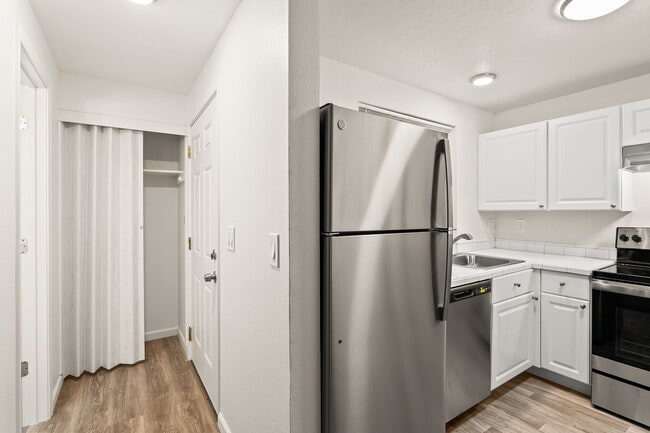 Photo - RECENTLY UPDATED 2 BEDROOM 1.5 BATH TOWNHOME IN TIGARD!