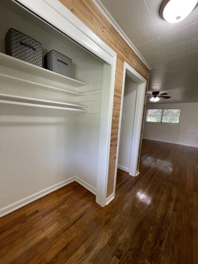 Photo - 1004 Oak Dr