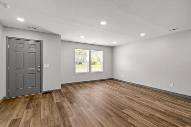 Photo - 231 E Cofield St