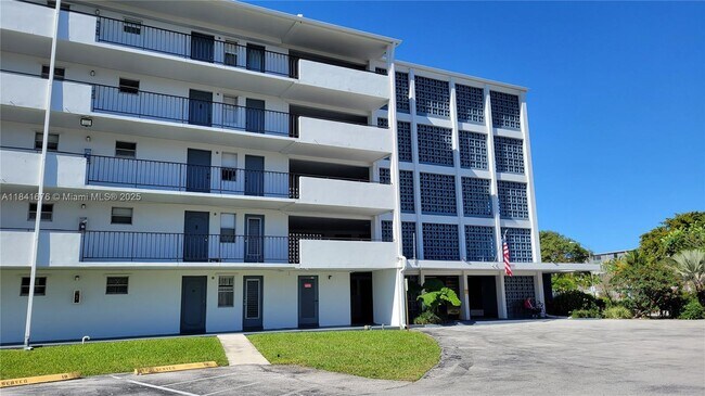 Building Photo - 950 Hillcrest Dr Unit 106 Rental