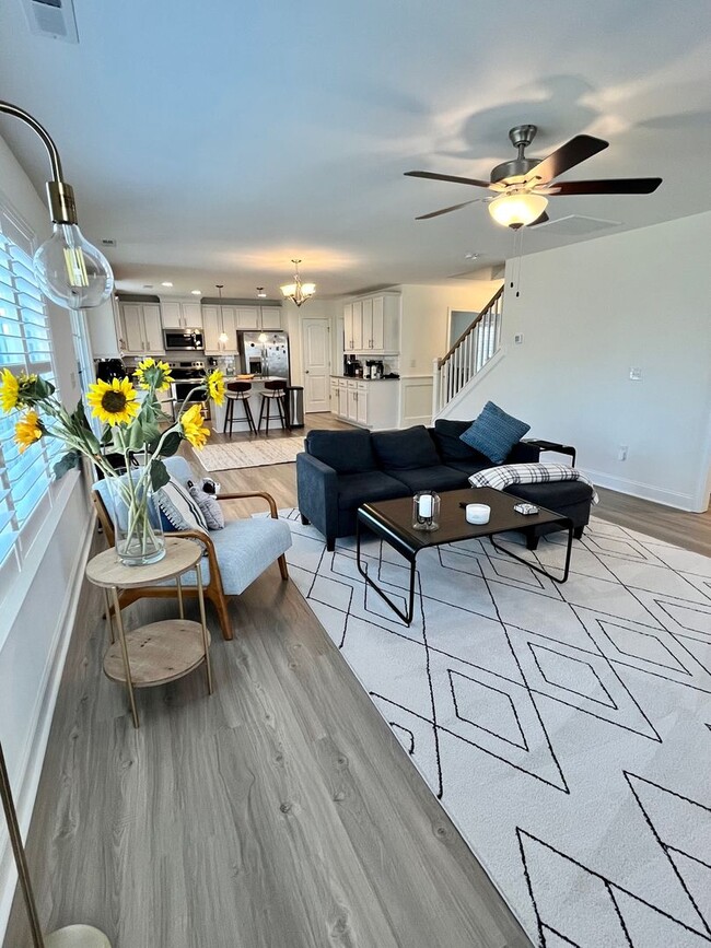 Photo - Extremely well kept 3 Bedroom avail in The Landing at Mill Creek!