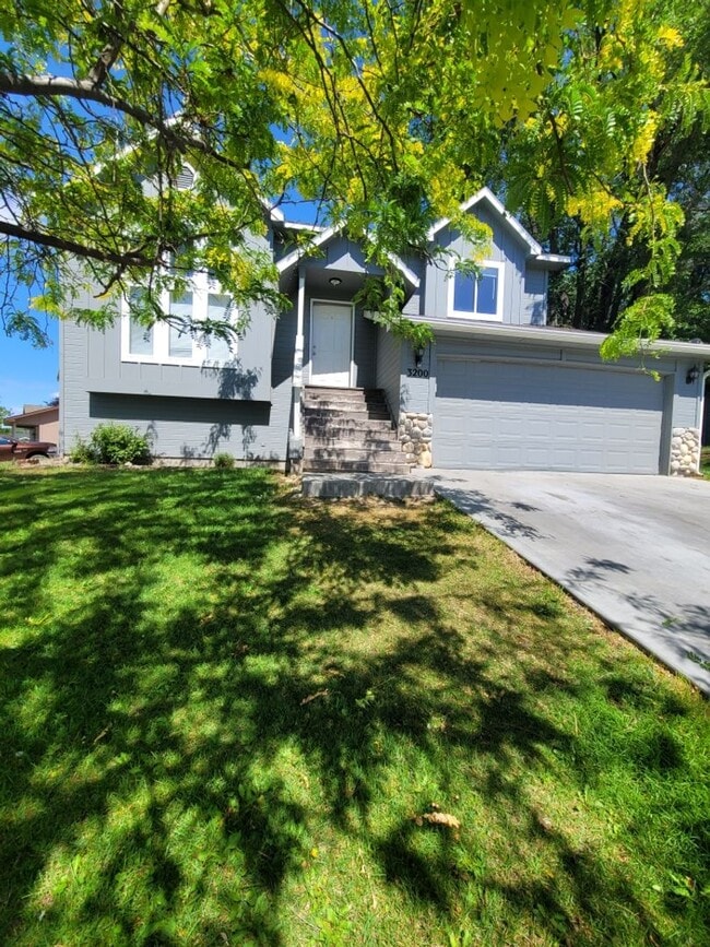 Building Photo - Freshly Updated 4 Bedroom Home in Convenient Nampa Location!