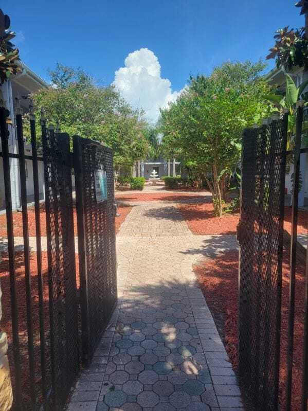 Keystone Courtyard Apartments