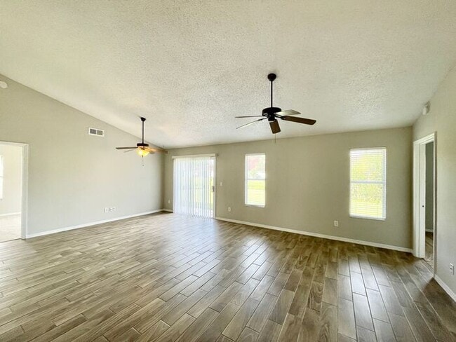 Photo - Cute 4/2 EAST Orlando Home in Wedgefield!