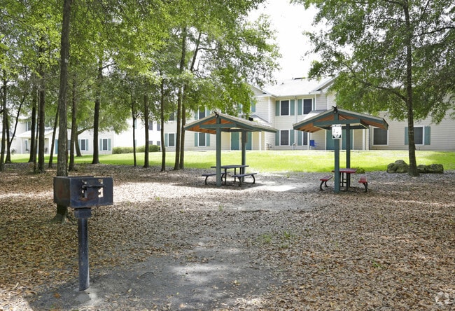 Brookside-Picnic Area - Brookside (Hallmark)