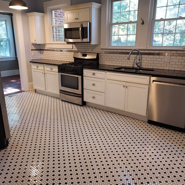 Photo - 832 Lockland Ave