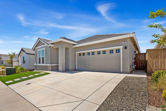 Building Photo - 1305 Swallowtail Dr Rental