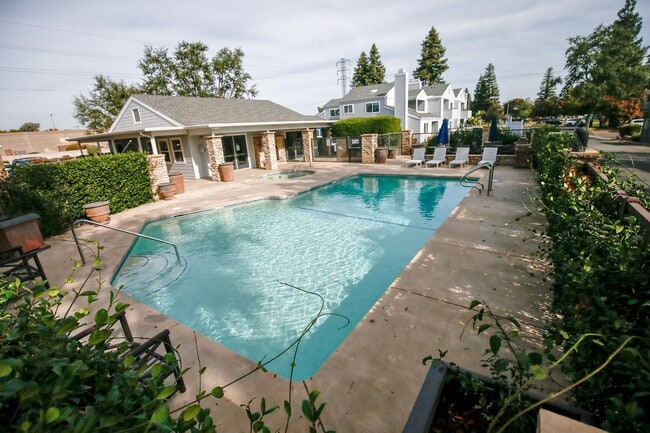 Photo - 7675 N First St Unidad 225