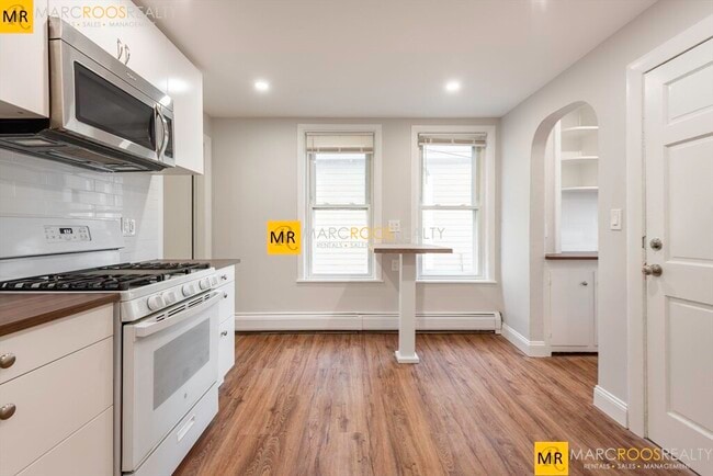 Building Photo - 106 Byron St Unit #A Rental