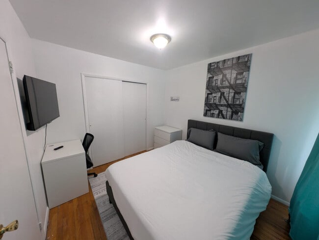 Building Photo - 315 E 95th St Rental