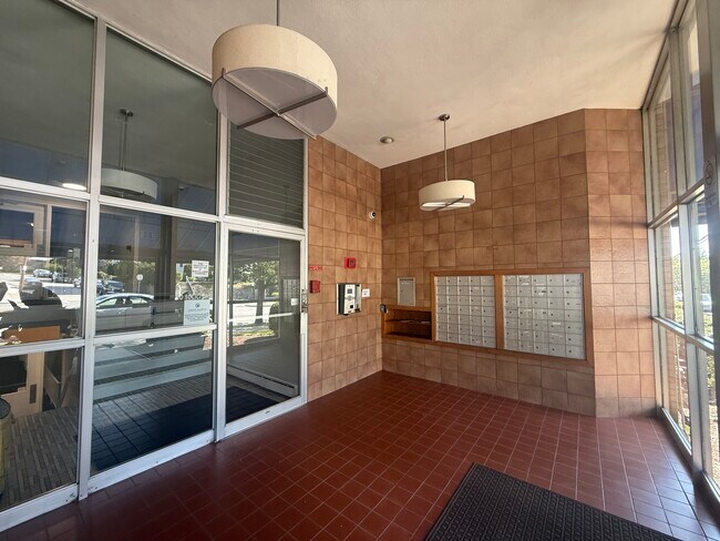 5050 Washington St Unit 214