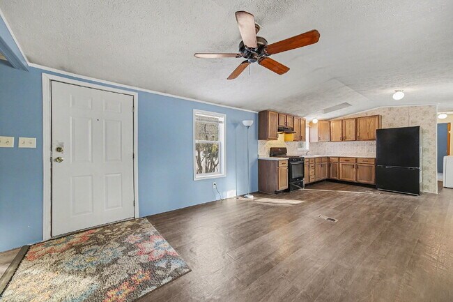 Photo - 3 Bedroom, 2 Bath Rental - $1550/month