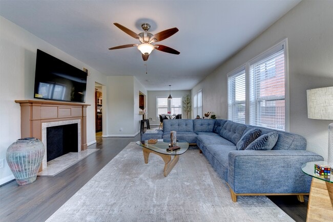 Photo - 3328 Blodgett St