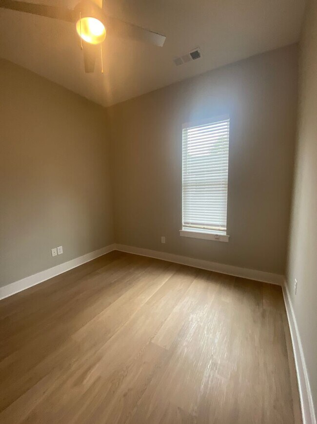 Photo - 255 Bailey St Unidad 255-B Bailey Street