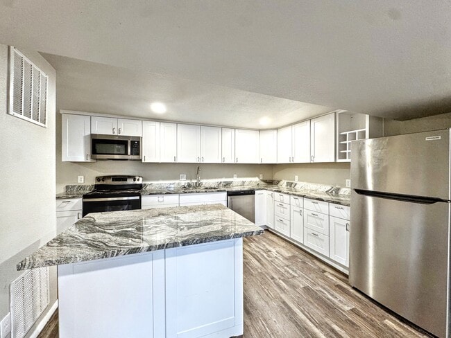 Photo - 806 Paradise Ln