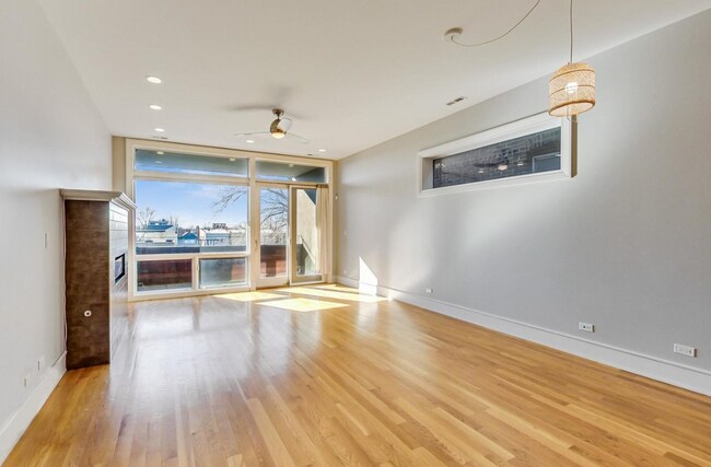 Photo - 2424 W Chicago Ave Unit 301