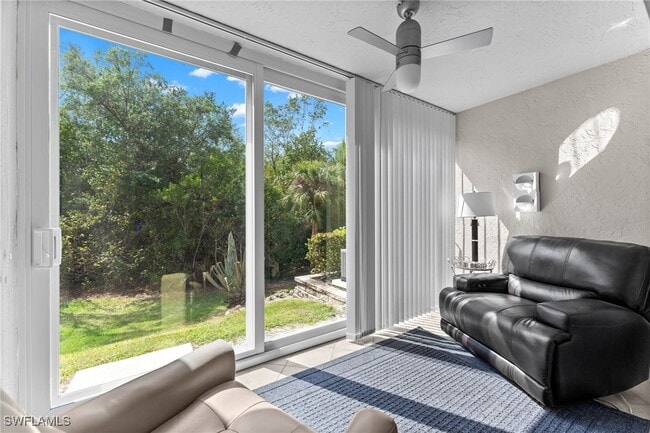 Building Photo - 3001 Sandpiper Bay Cir Unit B103