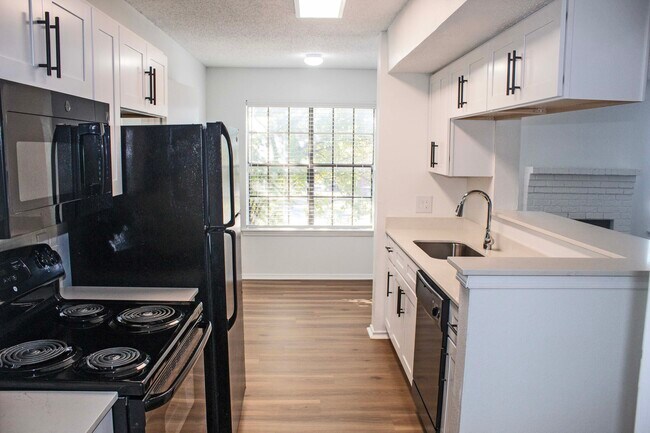 Building Photo - Villa Del Mar Apartments