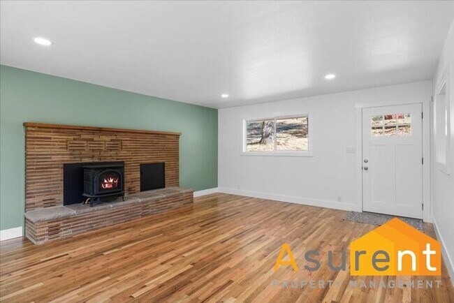 Jacksonville Home with in home office internet included.