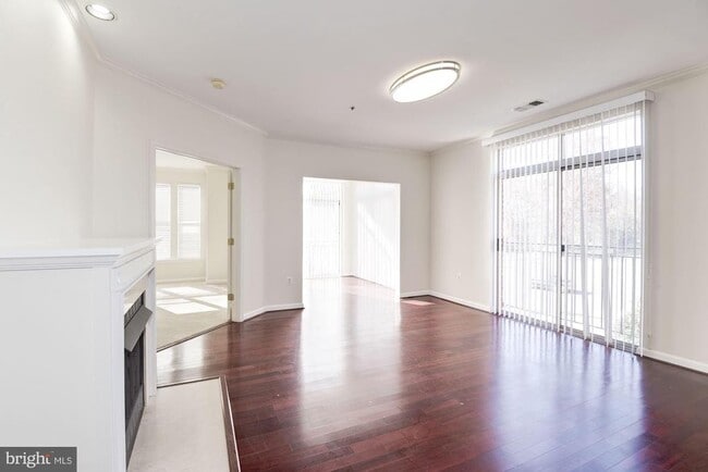 Photo - 1860 Stratford Park Pl Unidad 204