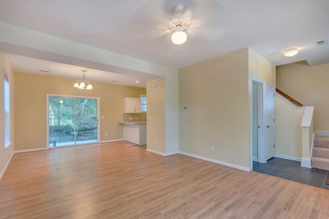 Photo - 914 Locust Ln