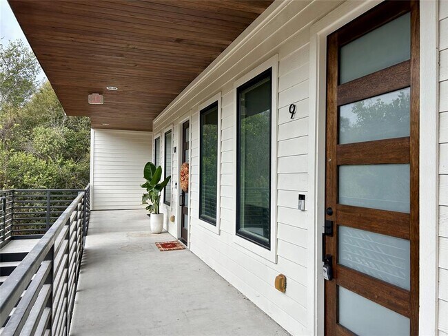 Building Photo - 4010 Clawson Rd Unit 9