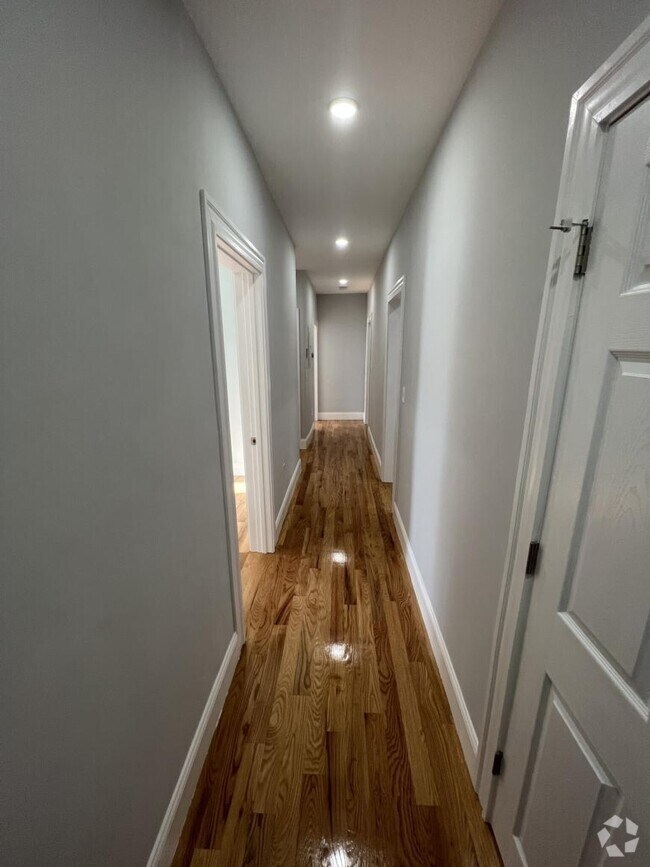 Building Photo - 2 bedroom in Cambridge MA 02140 Rental