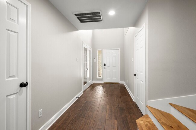 Photo - 7 Delta Mill Ct