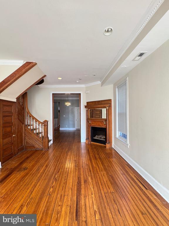 Photo - 15 Seaton Pl NW