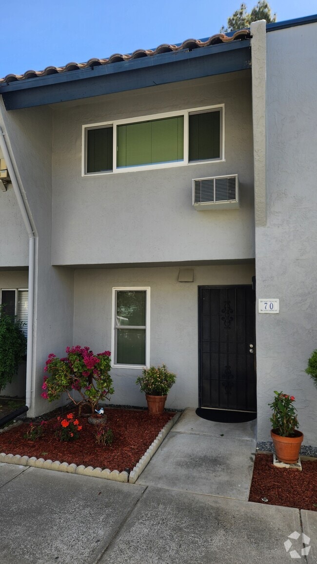 Building Photo - 1001 Murrieta Blvd Unit 70 Rental