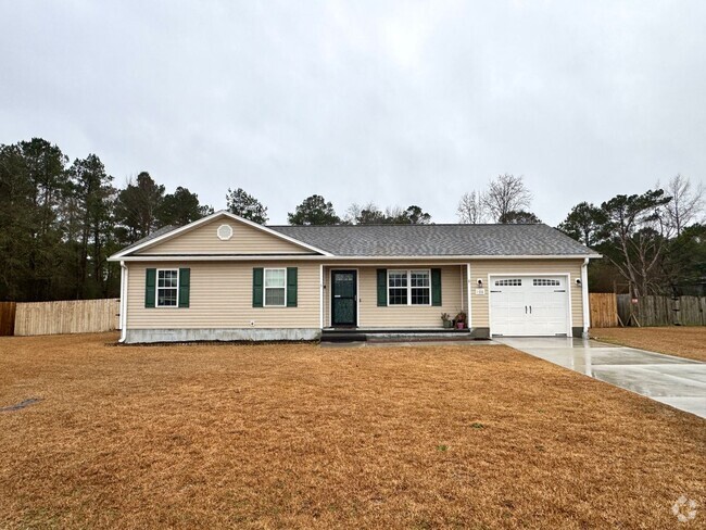 Building Photo - Adorable Richlands Home!