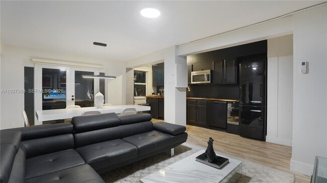 Photo - 1645 NE 9th Ave Unit 2