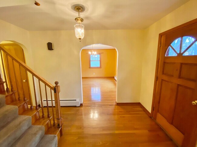 Photo - 4 Bedroom Home in Burlington VT Available NOW!