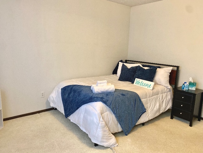 bedroom 1 - 626 S Beeman St Unit 2 bed 1 bath Upper