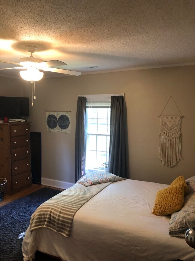 Bedroom - 2640 Lake St Unidad C