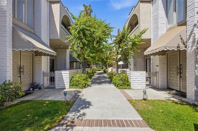 Photo - 5305 White Oak Ave