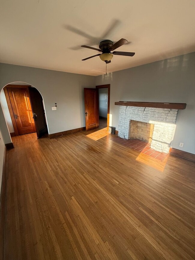 362 Van Buren Ave Unit 2