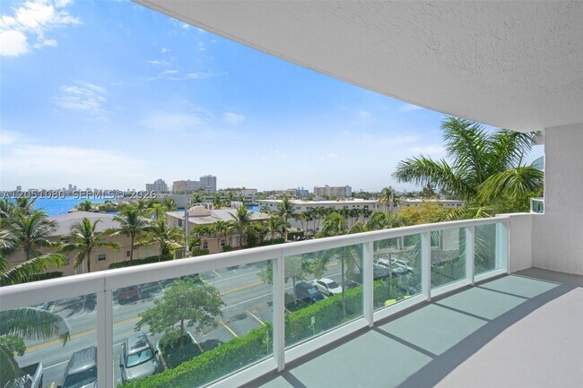 Building Photo - 7910 Harbor Island Dr Unit 402