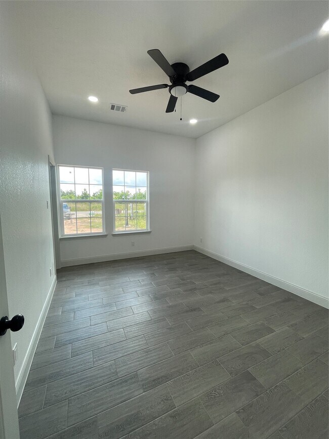 Photo - 1610 Rd 5729