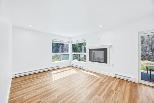 Photo - 34999 U.S. 6-M101