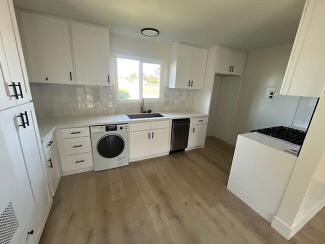 Photo - Commonwealth at Fullerton Unit A