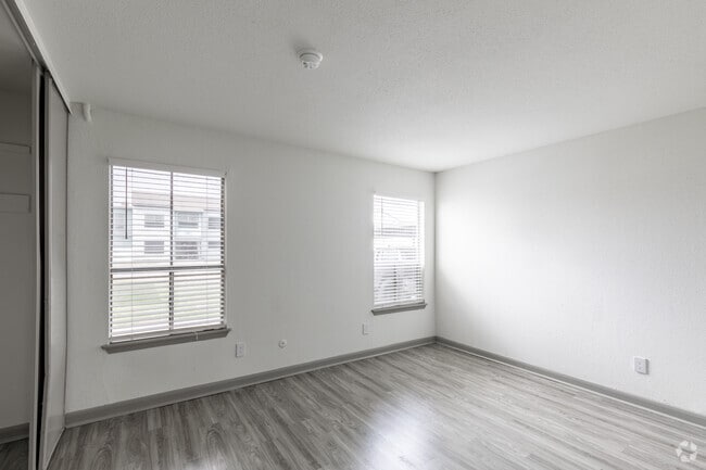 1BR, 1BA - 617 SF