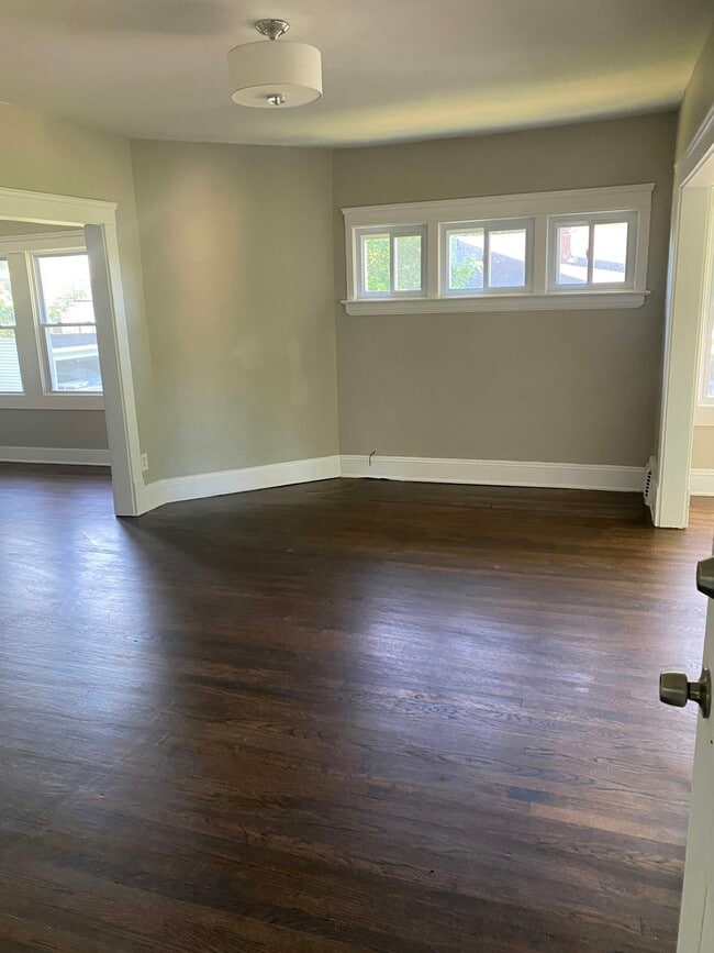 Building Photo - 1683 Colonial Dr Unit 1677 - 2nd Floor