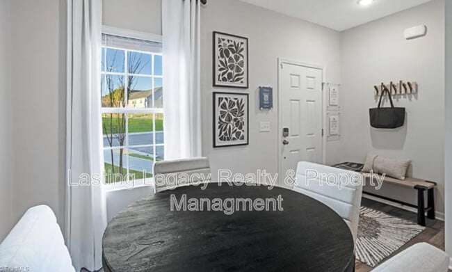 Photo - 3134 Fall Hls Dr